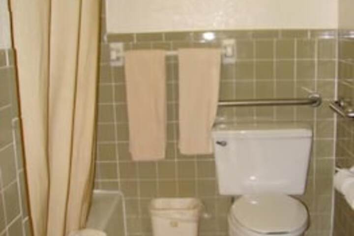 Columbus Inn & Suites - thumb 4