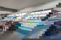 Gun Barrel Executive Inn