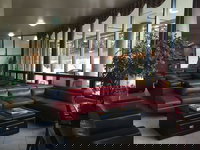 Alex Hotel  Suites Anchorage Airport