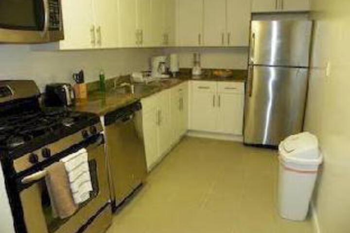 Cesar Suites At Southampton - thumb 0