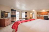 Cottonwood Suites Savannah Hotel  Conference Center