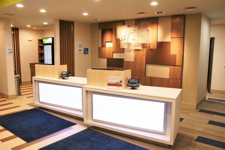 Holiday Inn Express & Suites Clarion, An IHG Hotel - thumb 3