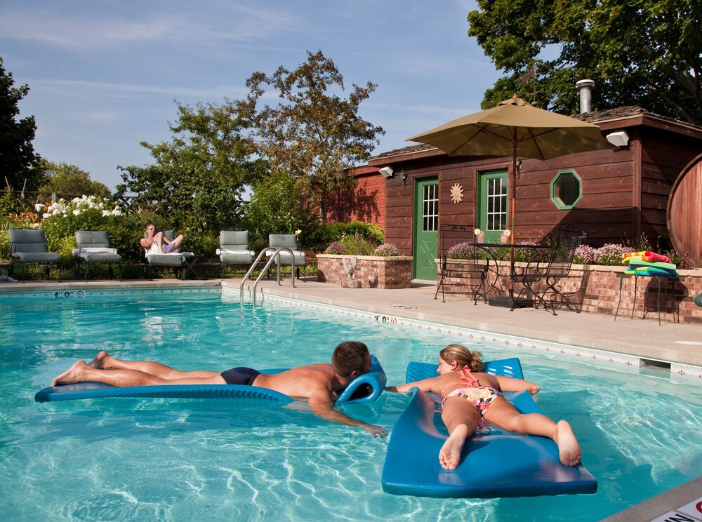 Chanticleer Guest House - thumb 1