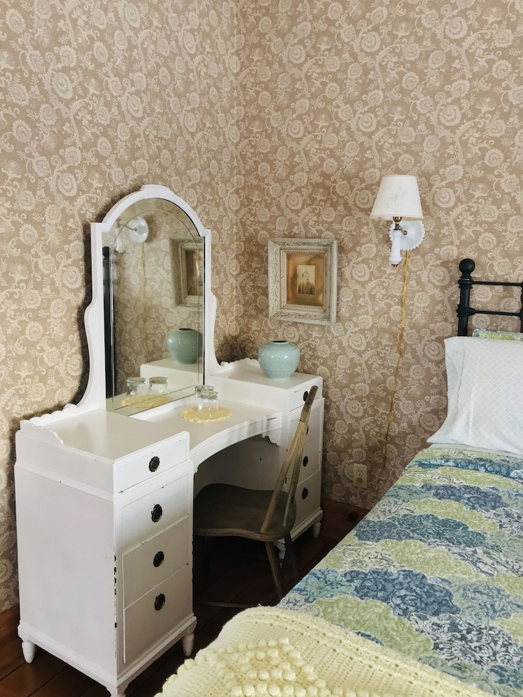 Chanticleer Guest House - thumb 4