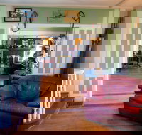 Indiana Jones Bed & Breakfast - Accommodation Los Angeles