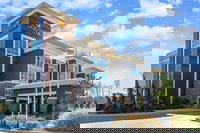 La Quinta Inn  Suites by Wyndham Forsyth