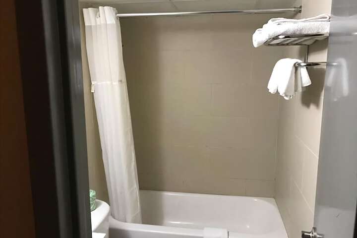 Travelodge By Wyndham Avenel Woodbridge - thumb 6