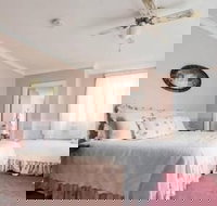 Walden Inn and Suites - Accommodation Los Angeles