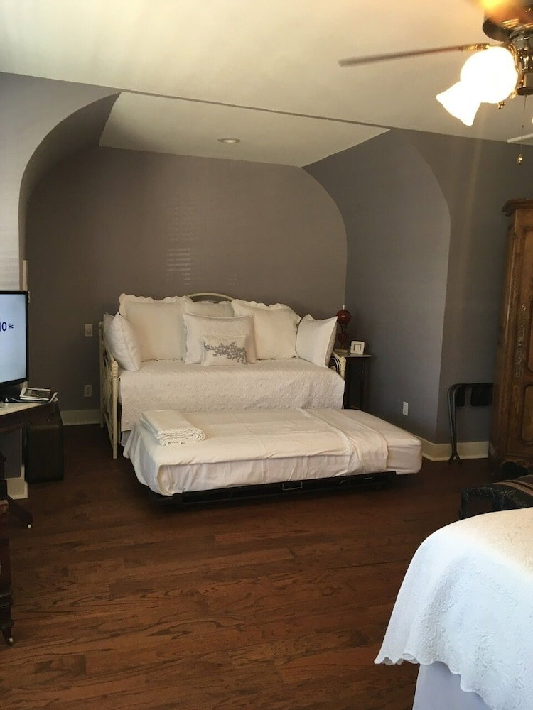 Kennedy Manor B&B - thumb 4