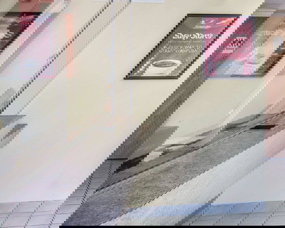 Econo Lodge - thumb 6