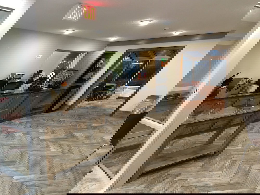 Super 8 By Wyndham Meridian - thumb 0