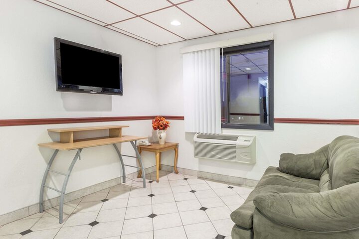 Super 8 By Wyndham Winchester VA - thumb 3