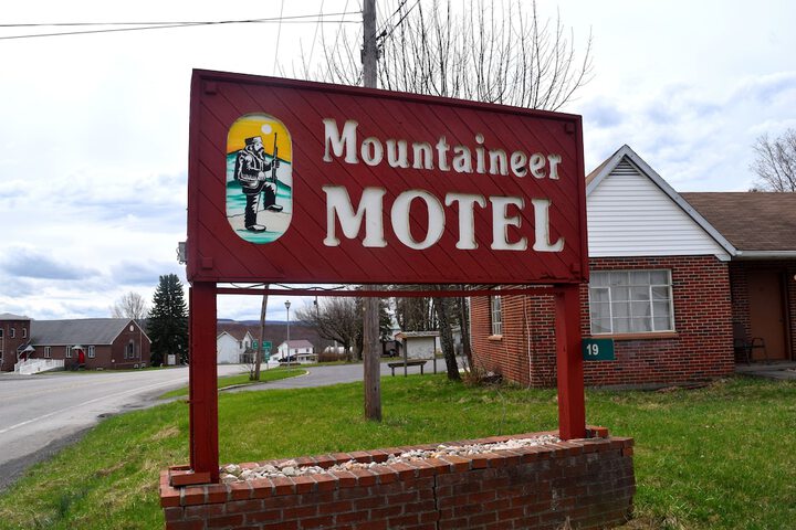 Mountaineer Motel - thumb 4