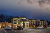 La Quinta Inn  Suites by Wyndham Norwich Plainfield Casino