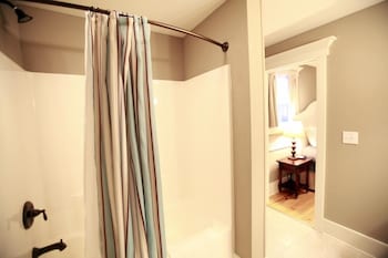 229 King Luxury Suites - thumb 4