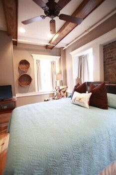 229 King Luxury Suites - thumb 3