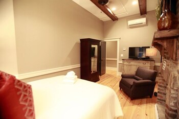 229 King Luxury Suites - thumb 2