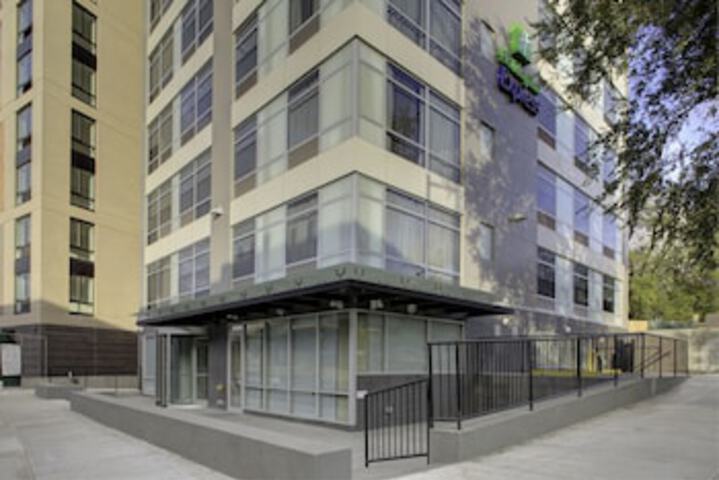 Holiday Inn Express-Bronx, An IHG Hotel - thumb 0