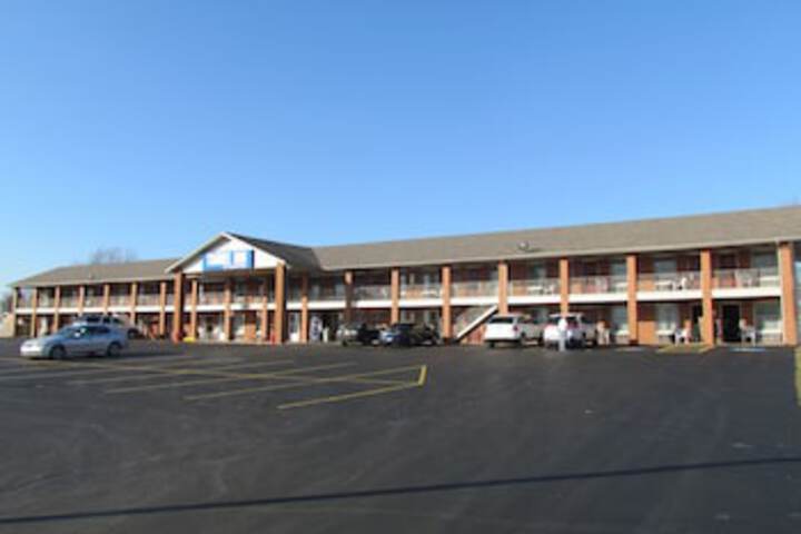 Travel Inn & Suites - thumb 0