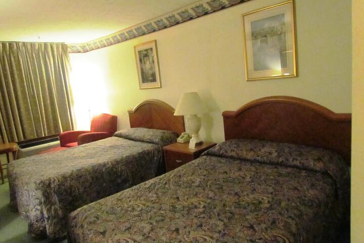 Travel Inn & Suites - thumb 2