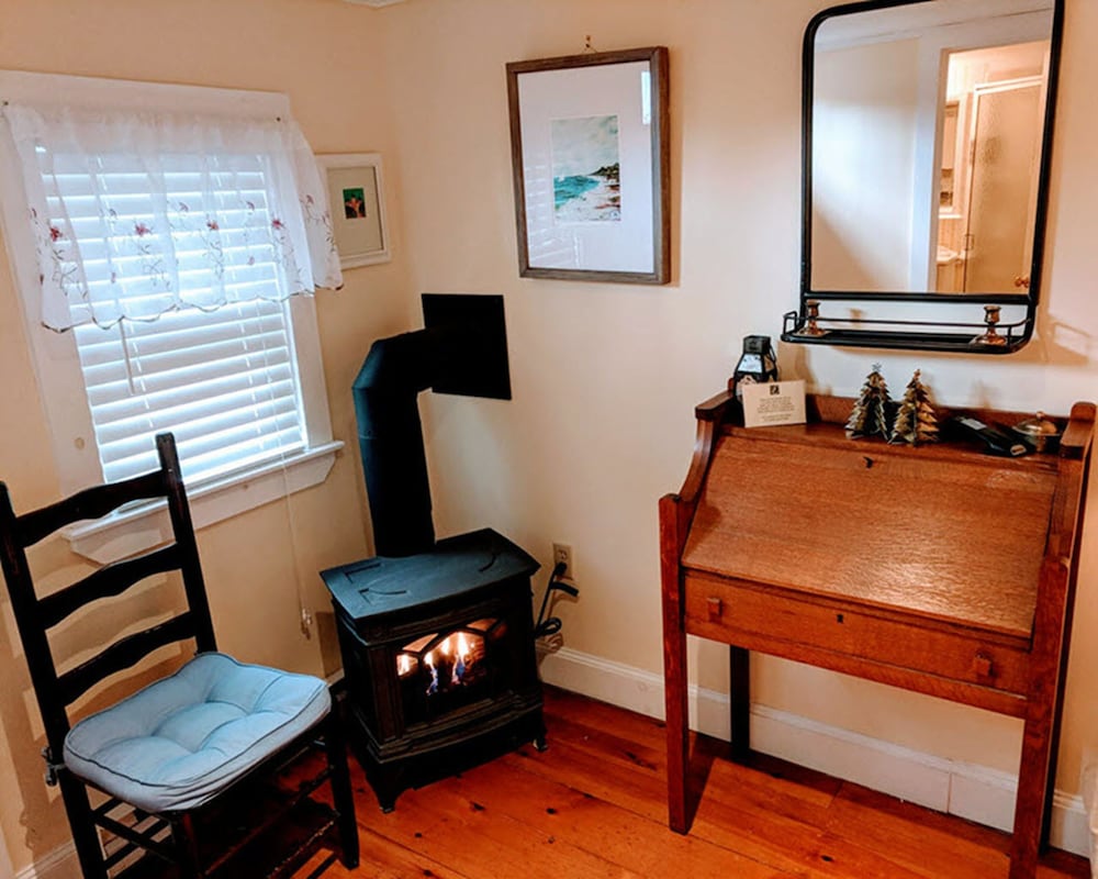 Elms Of Camden - thumb 6