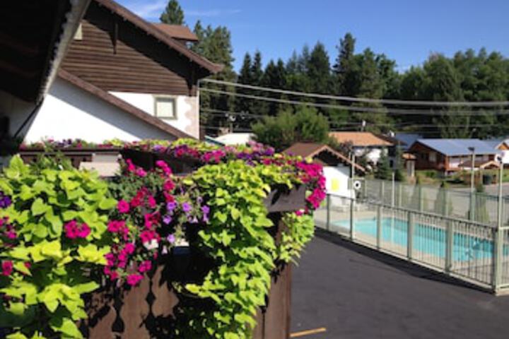 Linderhof Inn - thumb 0