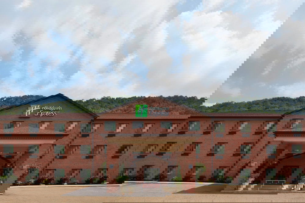 Holiday Inn Exp Chester WV, An IHG Hotel - thumb 0