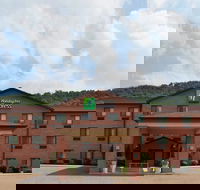 Holiday Inn Exp Chester WV an IHG Hotel - Accommodation Los Angeles