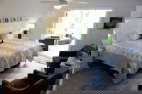 Darien Waterfront Inn