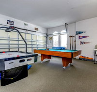 Calabay Parc at Tower Lake 635 Copeland Drive - Accommodation Los Angeles