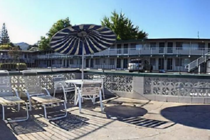 Economy Inn Ukiah