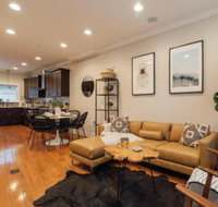 Urban Oasis w / Roof Deck + 3 Showers + Boho Vibes! - Accommodation Los Angeles