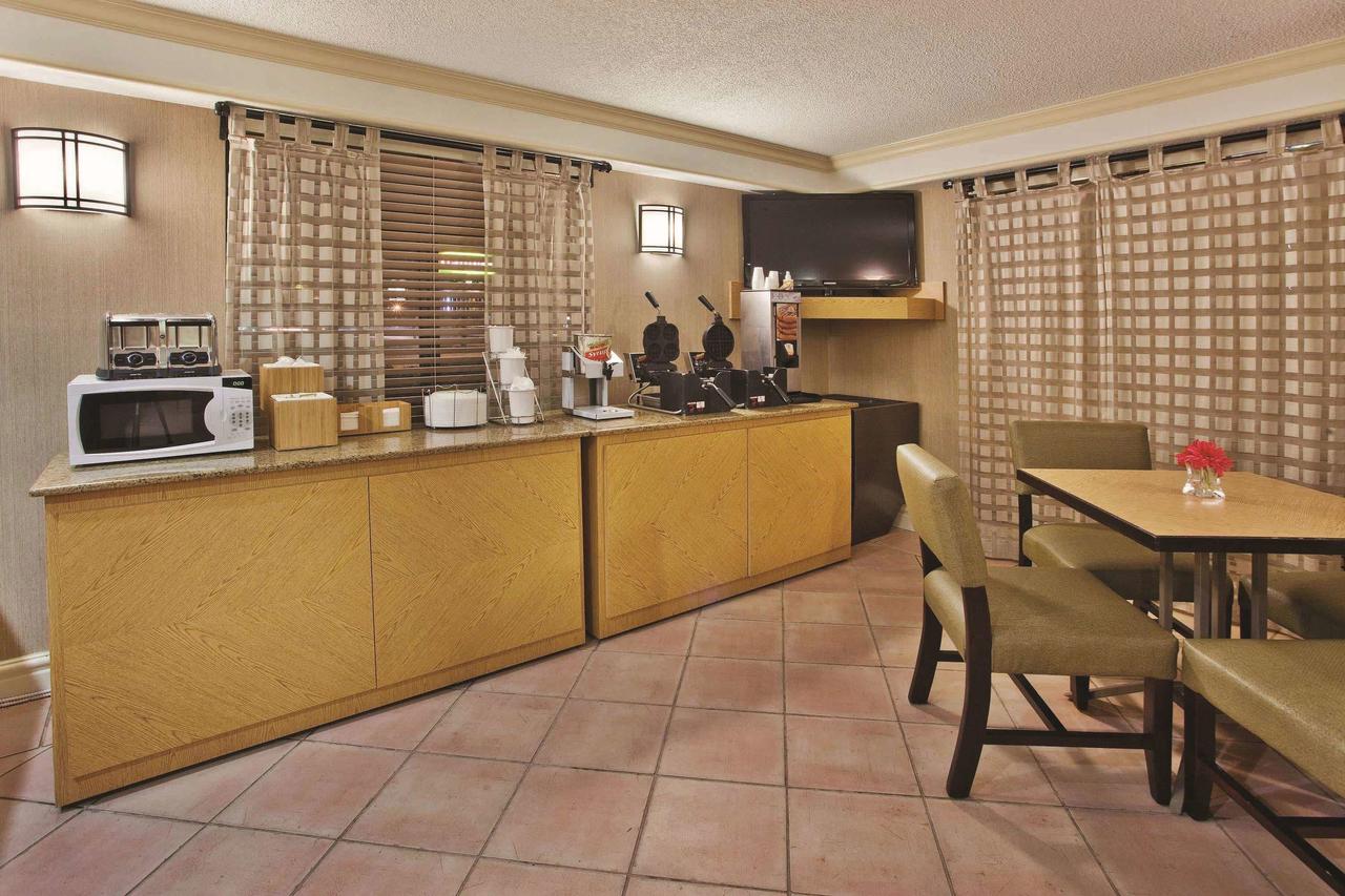 La Quinta Inn By Wyndham Savannah Midtown - thumb 24