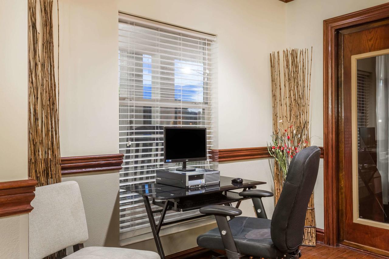 Travelodge By Wyndham Savannah Gateway - thumb 39