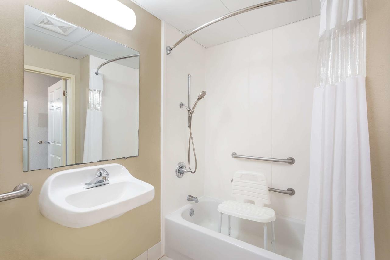 Travelodge By Wyndham Savannah Gateway - thumb 41