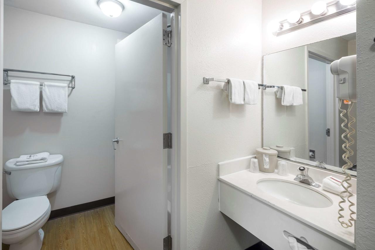 Red Roof Inn & Suites Savannah Airport - thumb 26