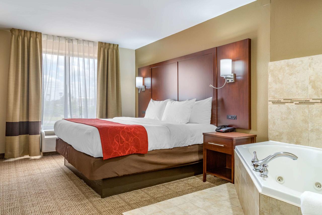 Comfort Suites Gateway - thumb 38