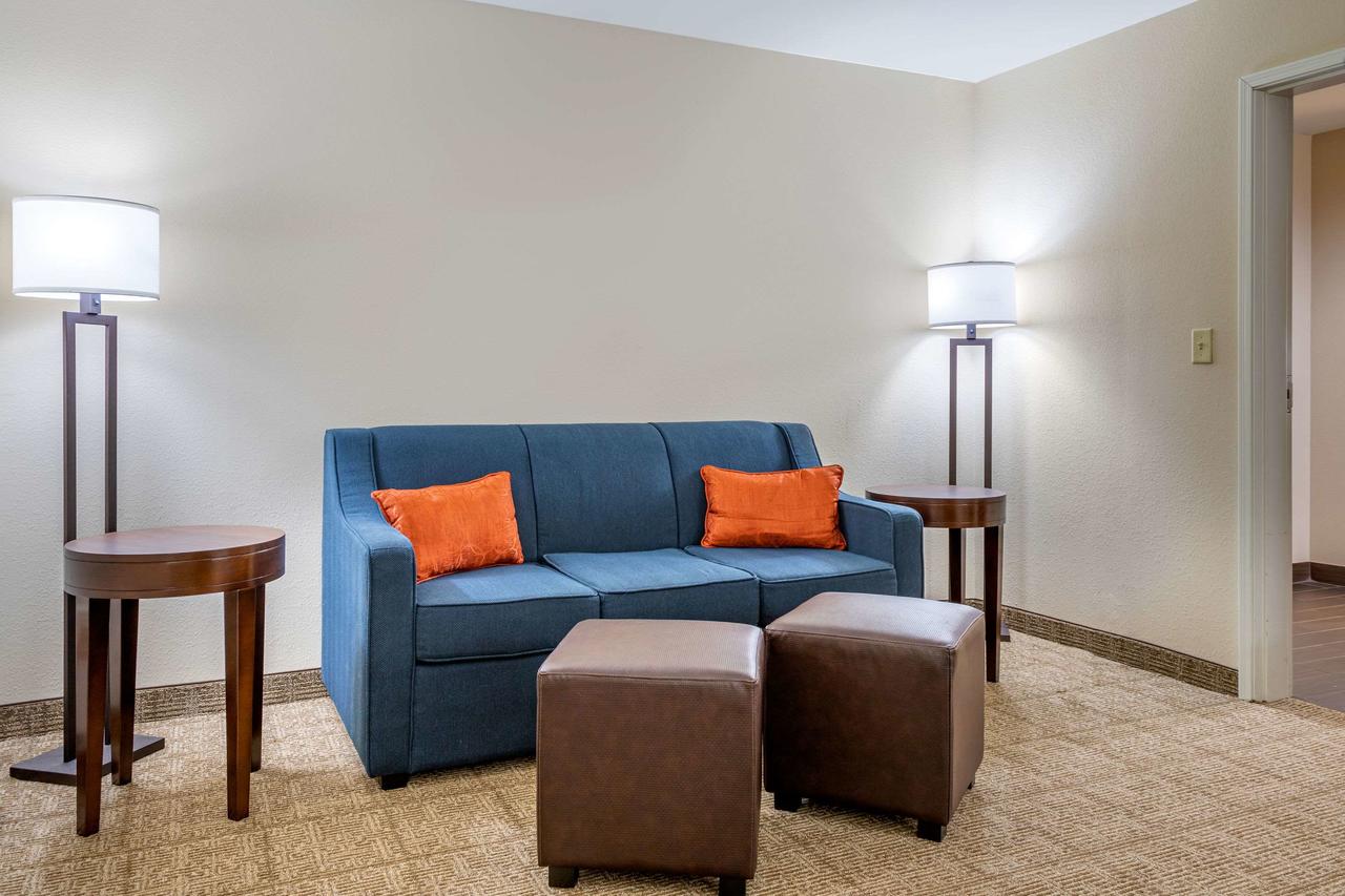 Comfort Suites Gateway - thumb 43