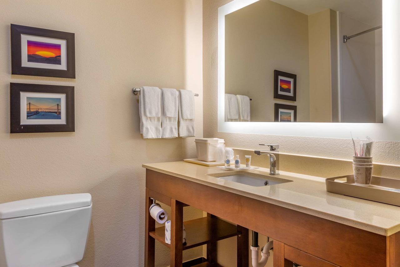 Comfort Suites Gateway - thumb 23