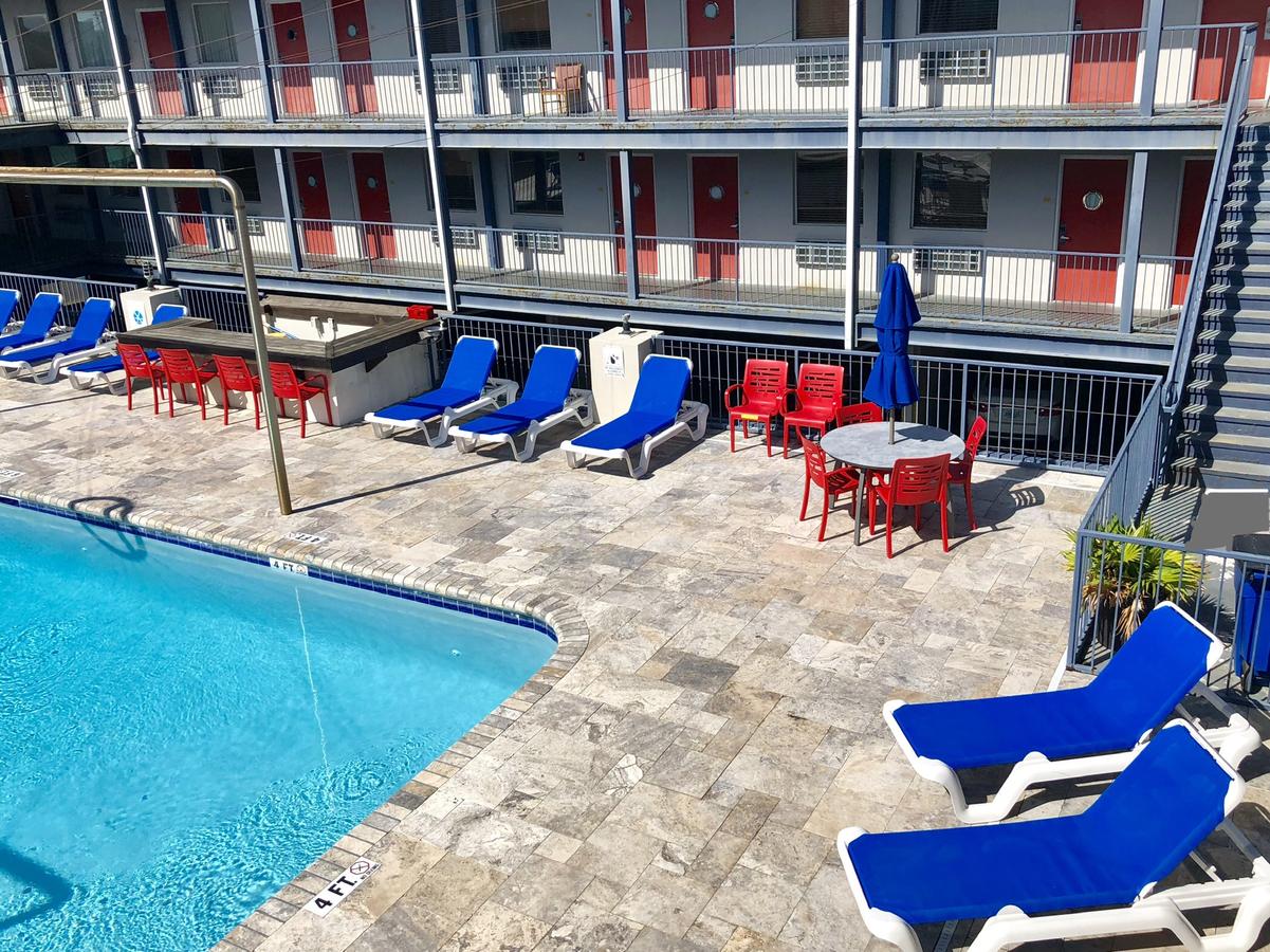 Sea And Breeze Hotel And Condo - thumb 14