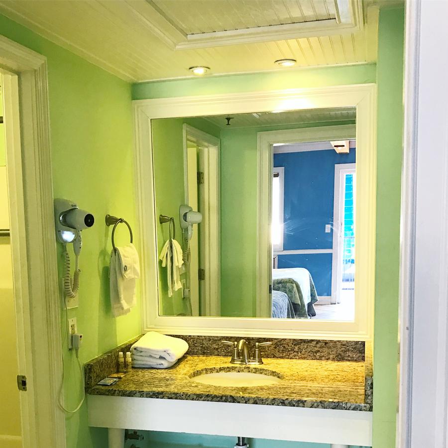 Sea And Breeze Hotel And Condo - thumb 41