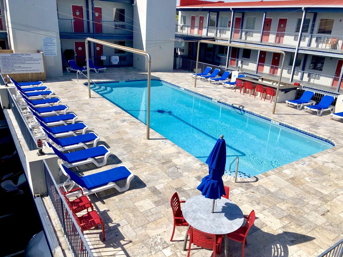 Sea And Breeze Hotel And Condo - thumb 16