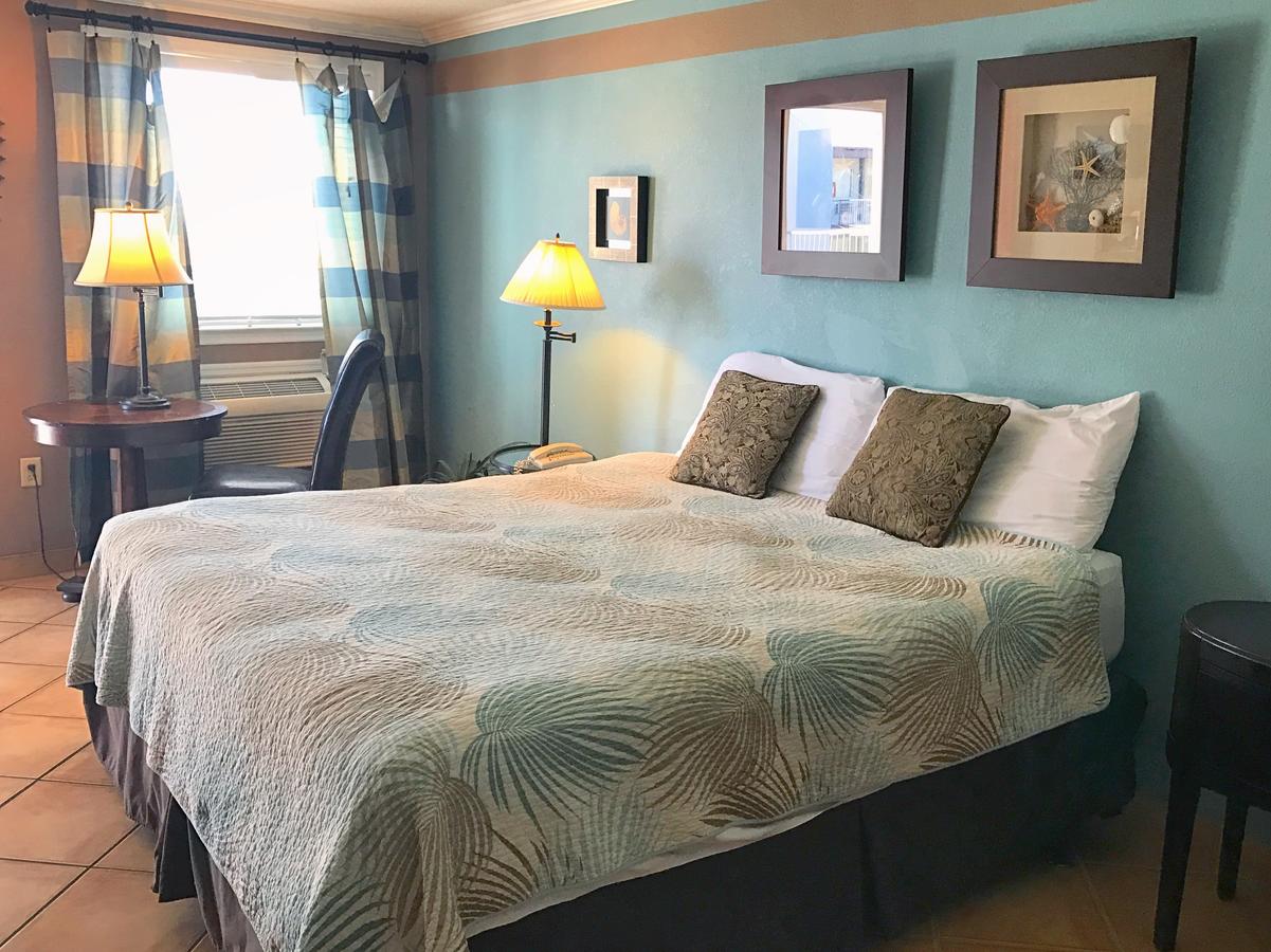 Sea And Breeze Hotel And Condo - thumb 37