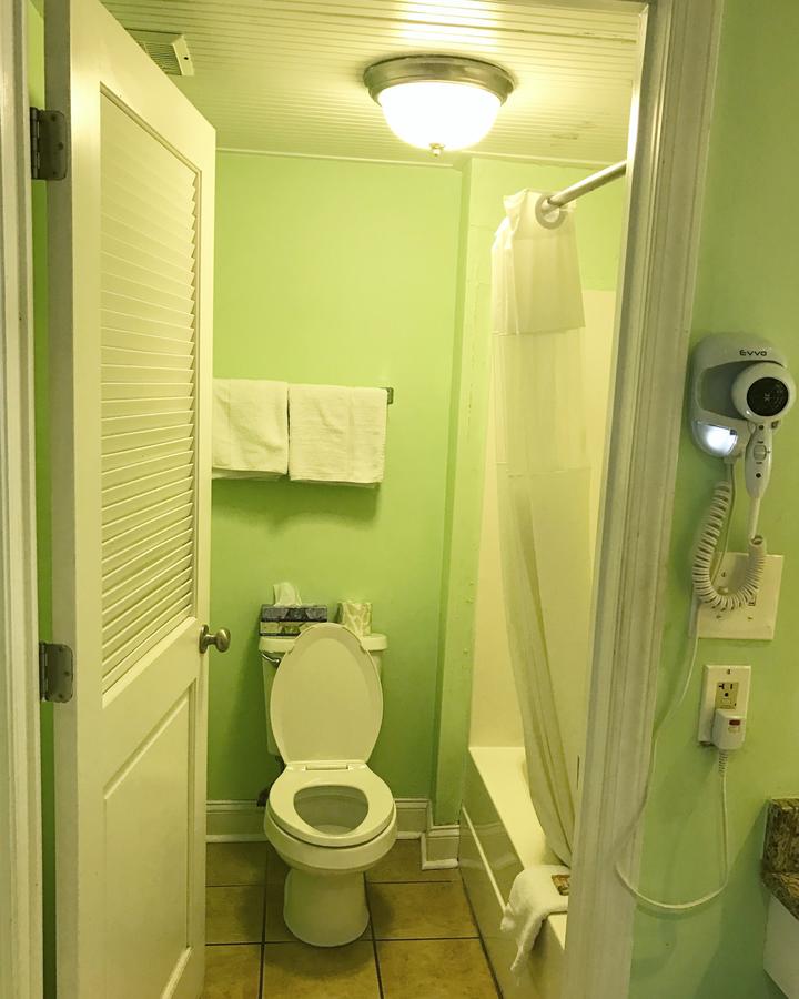 Sea And Breeze Hotel And Condo - thumb 40