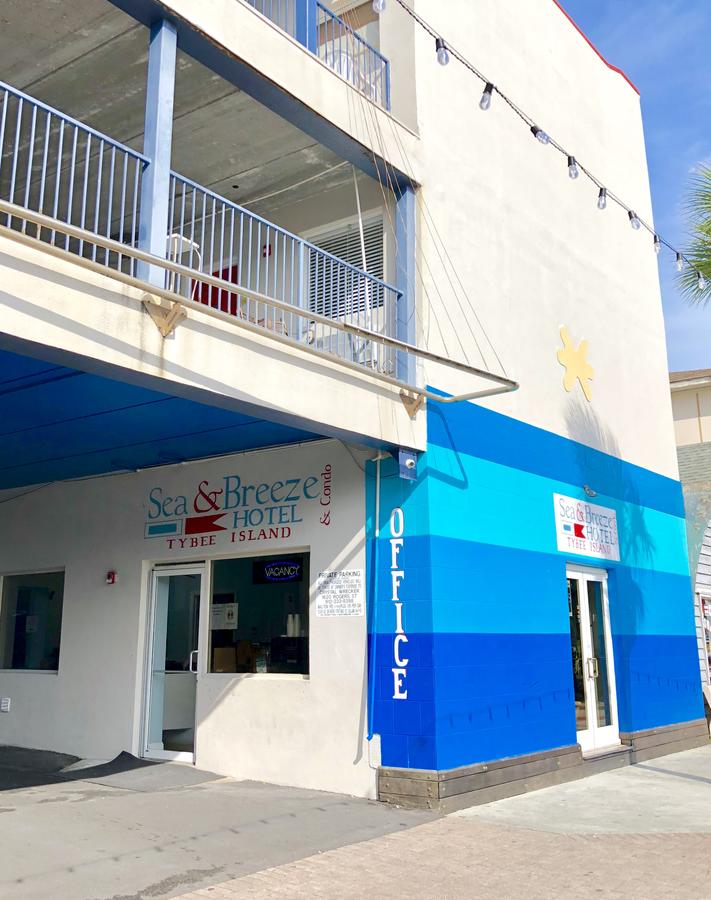 Sea And Breeze Hotel And Condo - thumb 4