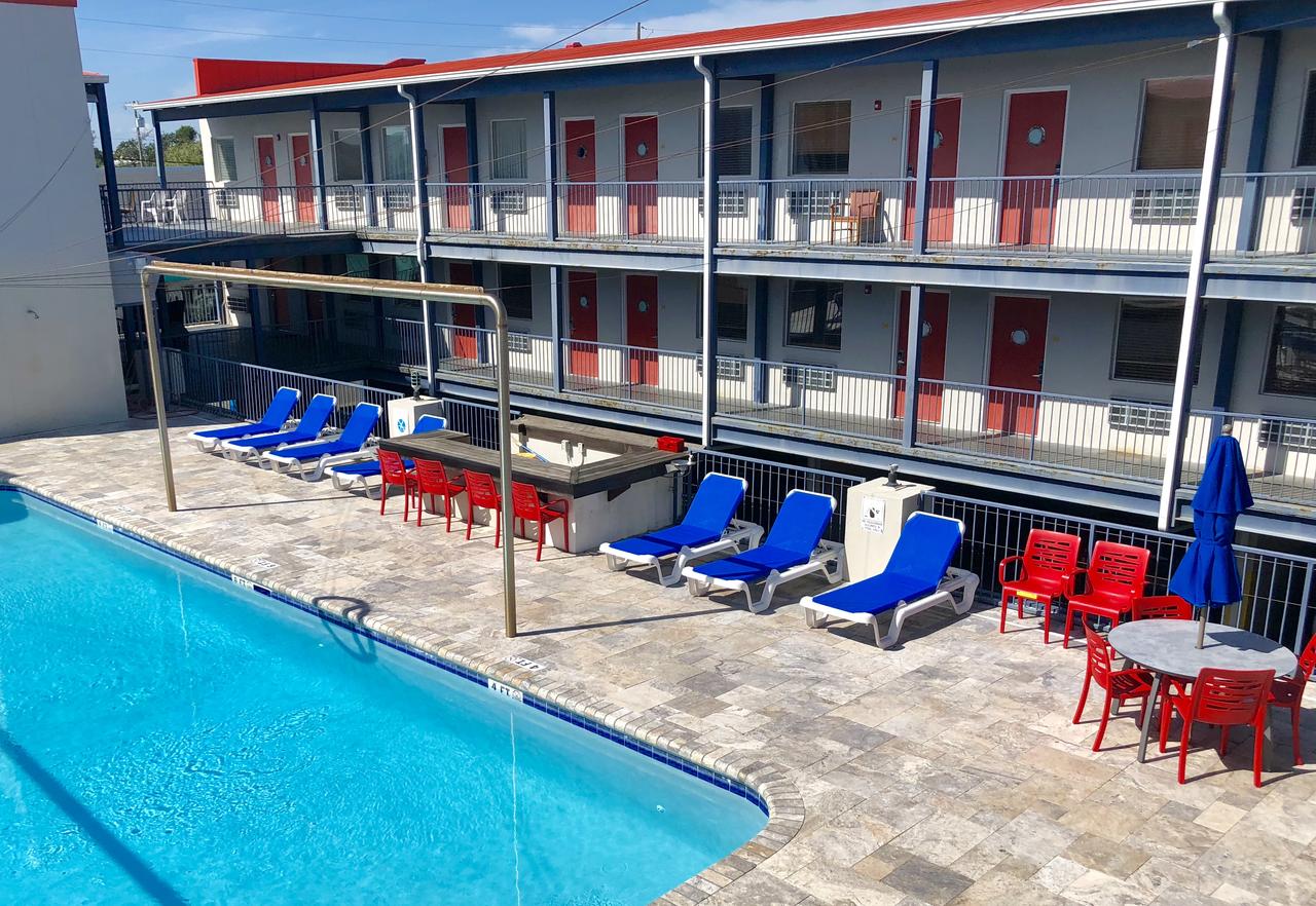 Sea And Breeze Hotel And Condo - thumb 13