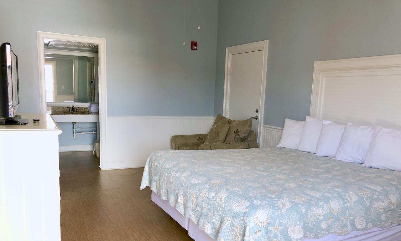 Sea And Breeze Hotel And Condo - thumb 2