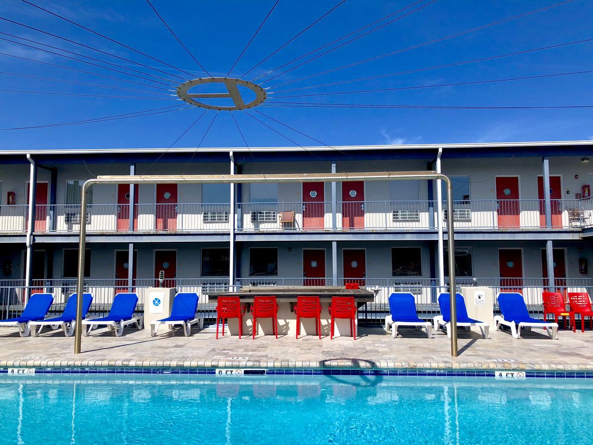 Sea And Breeze Hotel And Condo - thumb 17