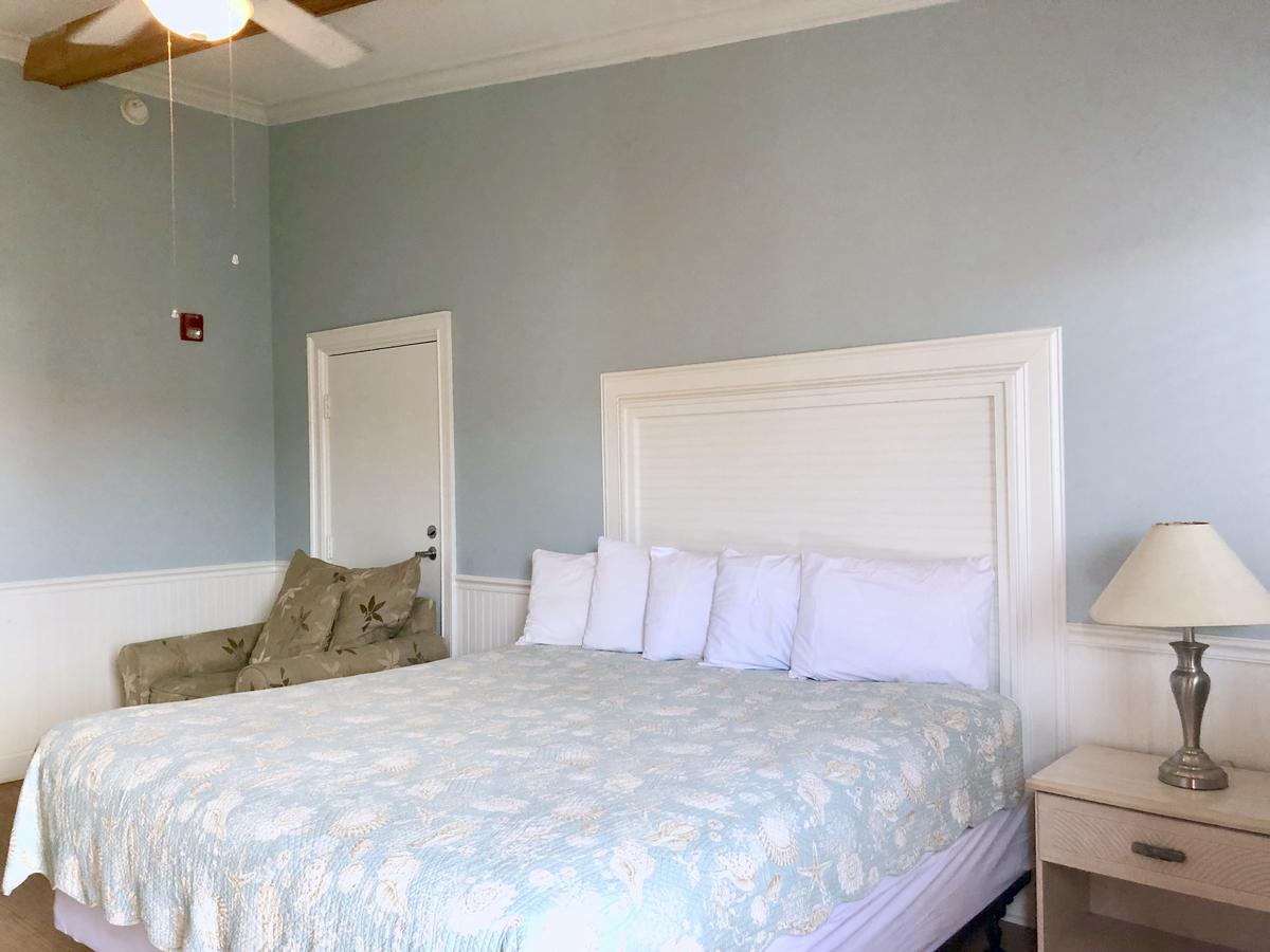 Sea And Breeze Hotel And Condo - thumb 3