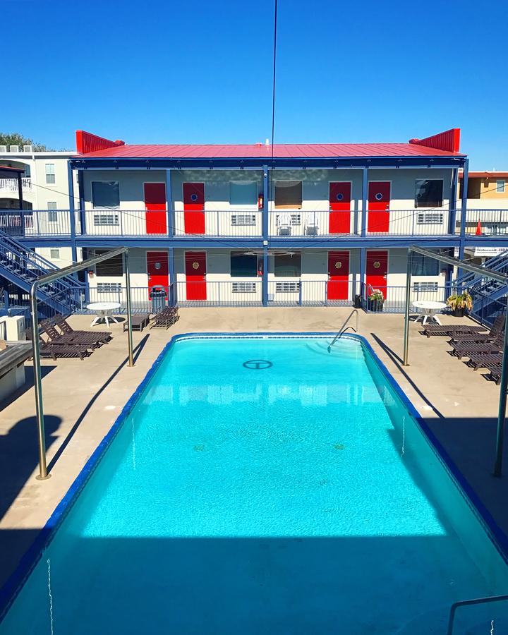 Sea And Breeze Hotel And Condo - thumb 33